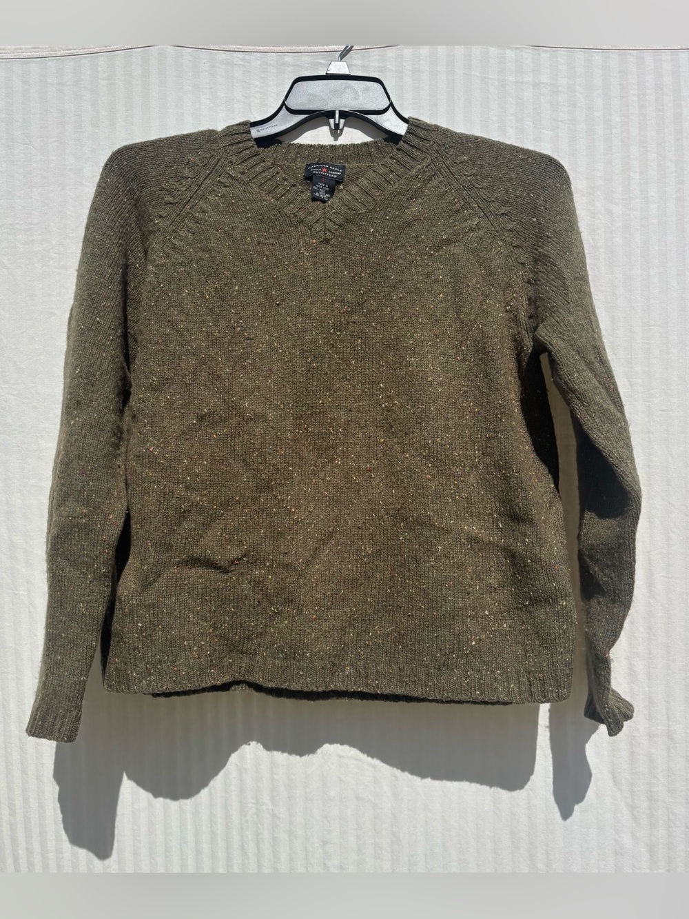 90s‎ American Eagle Outfitters Olive 100% Wool V-Neck Sweater